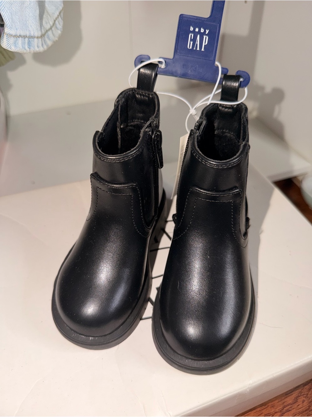 GAP Kids Black Pull-On Chelsea Boots. Size 6 toddler.
